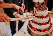 Tổng hợp giá các loại bánh cưới 2018